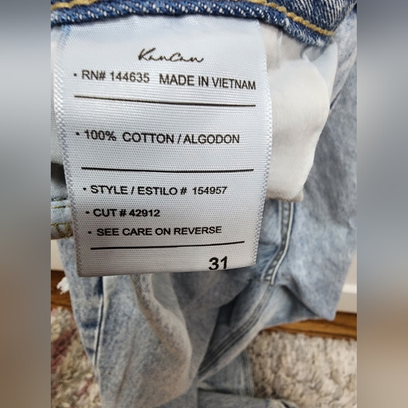 90's Straight Leg Distressed Jean - Picture 4 of 4